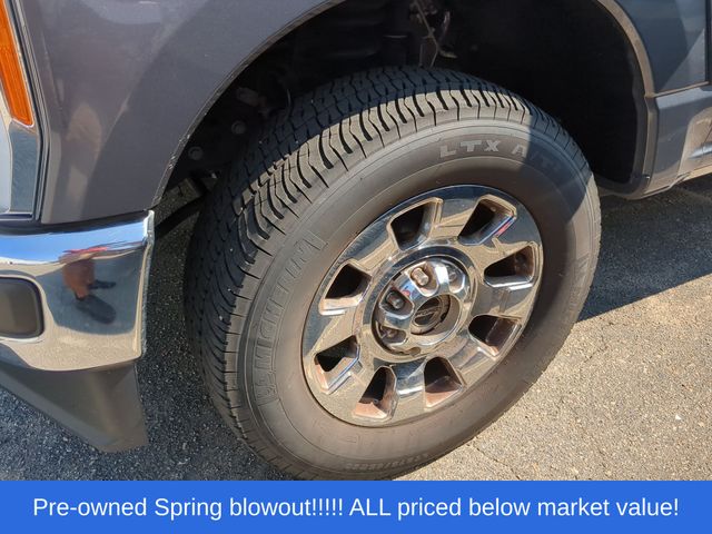 Used 2023 Gray Metallic Ford Lariat image 6