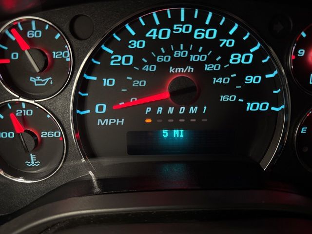 New 2026 Summit White Chevrolet Work Van image 17