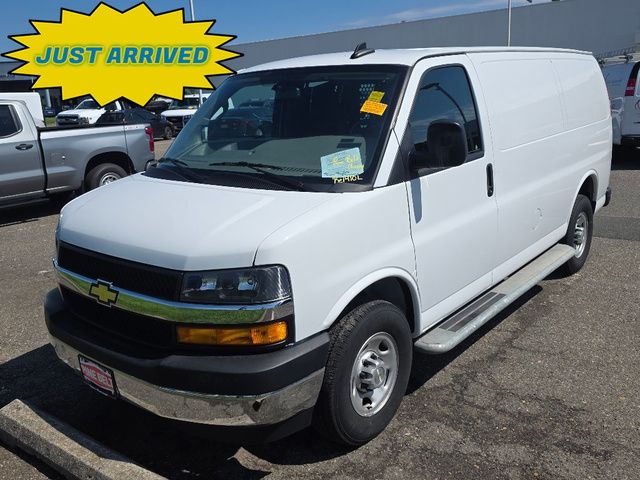 Summit White 2024 Chevrolet Express Cargo 2500 RWD Van Rear-Wheel Drive 8-Speed Automatic Overdrive