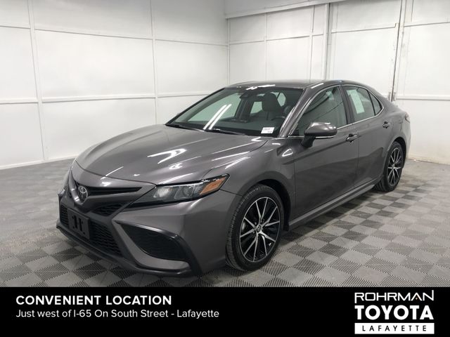 2023 Toyota Camry SE 2