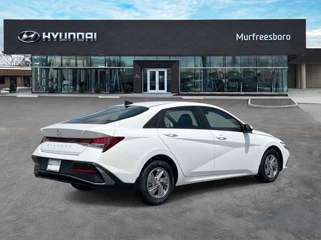 New 2026 White Hyundai SE image 5