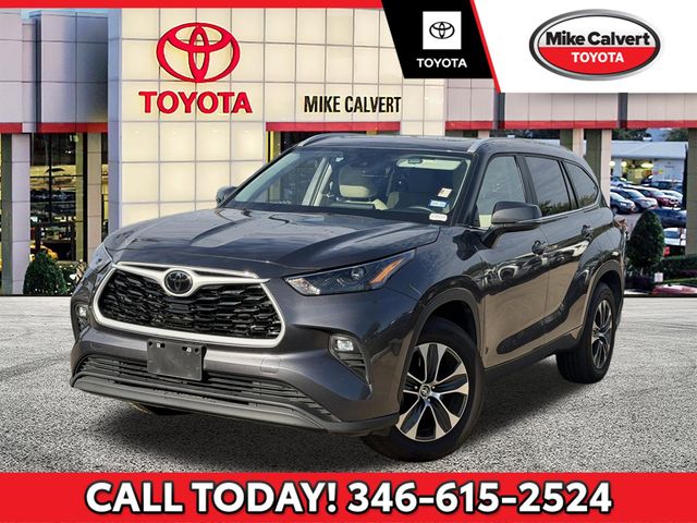 Magnetic Gray Metallic 2024 Toyota Highlander XLE FWD SUV / Crossover Front-Wheel Drive 8-Speed Automatic
