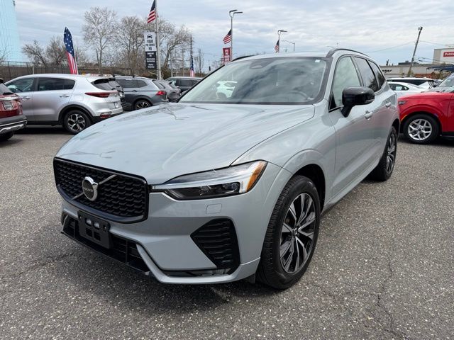2024 Volvo XC60 B5 Core Dark Theme AWD