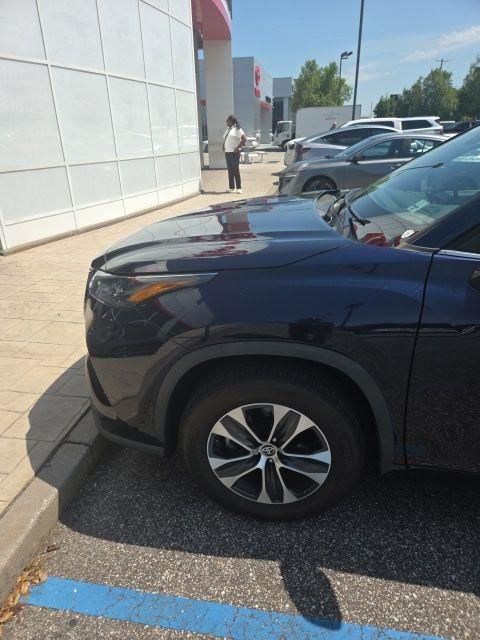 Used 2022 Toyota Highlander Hybrid SUV