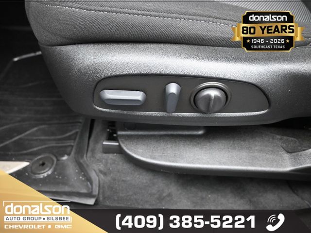 used 2023 Chevrolet Traverse car, priced at $26,364