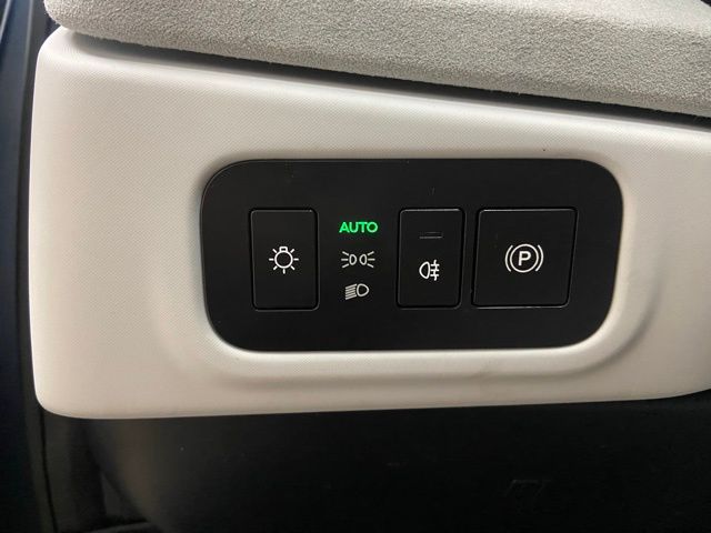 2023 Fisker Ocean thumbnail 17