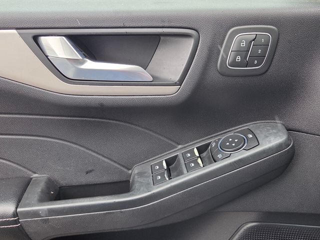 Used 2022 Silver Ford SEL image 27