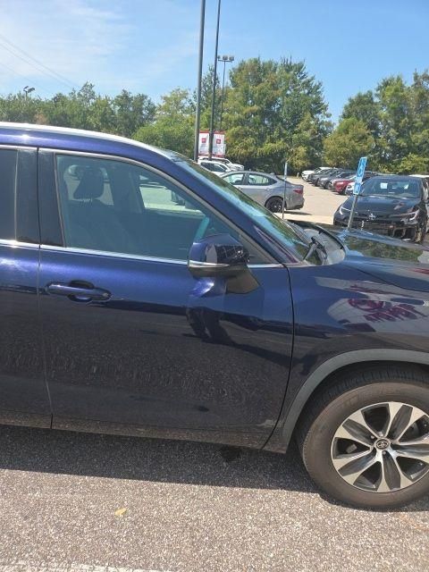 Used 2022 Toyota Highlander Hybrid SUV