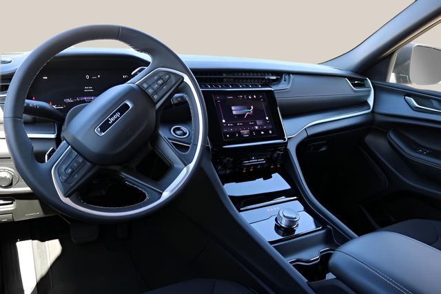 Used Car 2025 Jeep Grand Cherokee  Laredo For Sale Under $35,000 In Austin, Texas