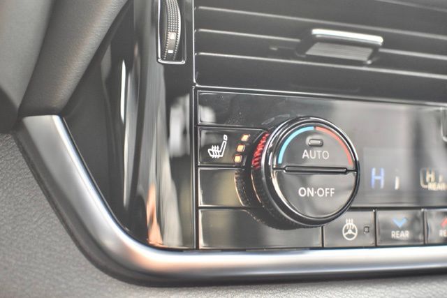 Used 2025 Nissan Rogue SL 4D Sport Utility