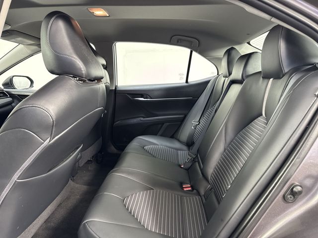 2021 Toyota Camry Hybrid SE photo