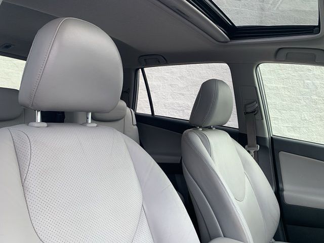 2010 Toyota RAV4 Limited photo