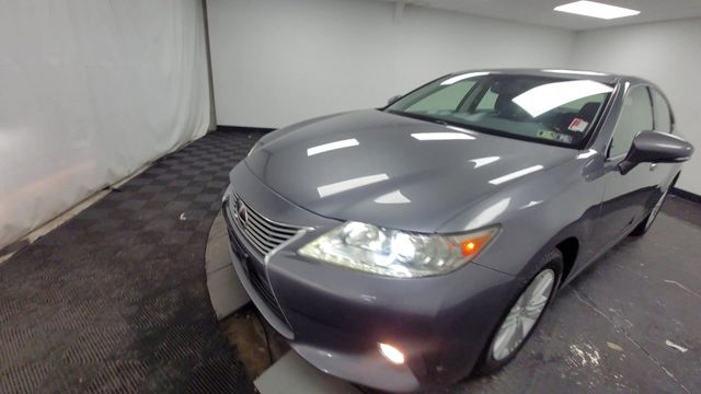 2013 – Lexus – ES