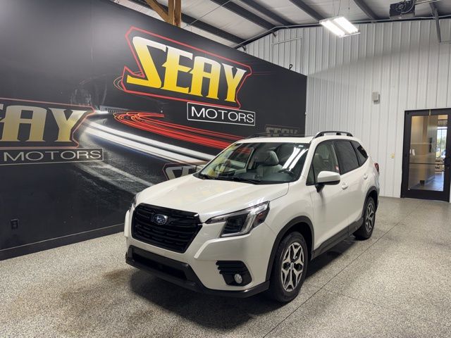 Crystal White Pearl 2022 Subaru Forester Premium Crossover AWD SUV / Crossover All-Wheel Drive Continuously Variable Transmission