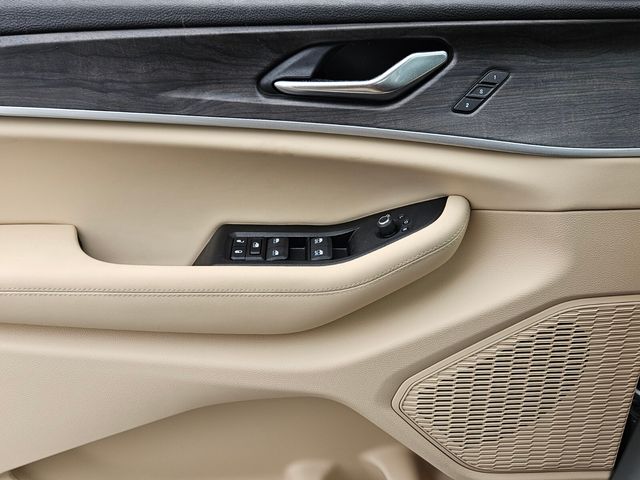 New 2025 White Jeep Limited image 31