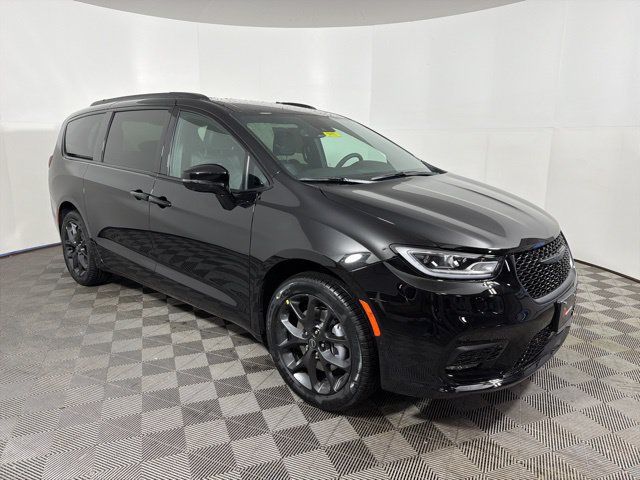 Diamond Black 2026 Chrysler Pacifica Minivan All-Wheel Drive 9-Speed Automatic