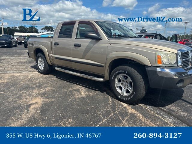 Light Almond Pearl Metallic 2005 Dodge Dakota Pickup Truck Four-Wheel Drive 5-Speed Automatic