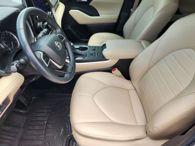 2023 Toyota Highlander XLE Beige at Don McGill Toyota