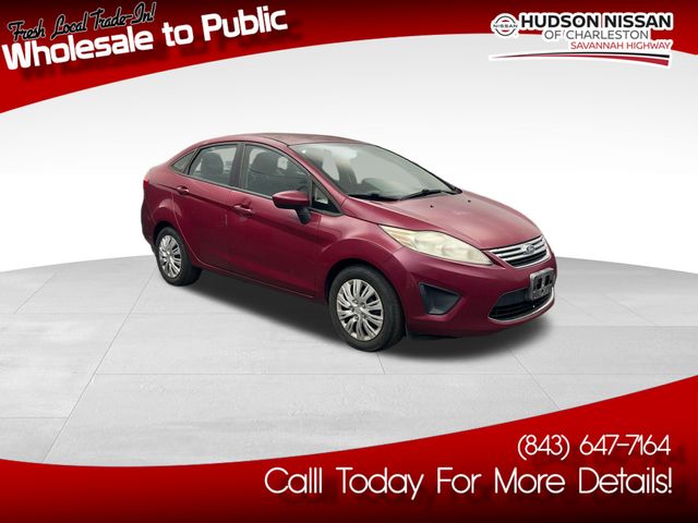2011 Magenta Ford Fiesta SE Sedan