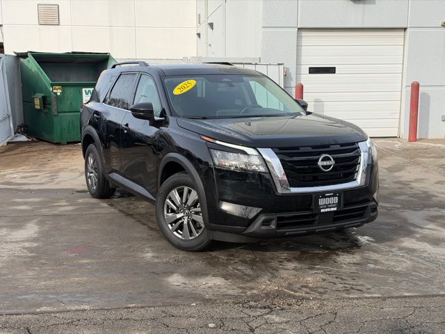 2025 Nissan Pathfinder SV 4WD