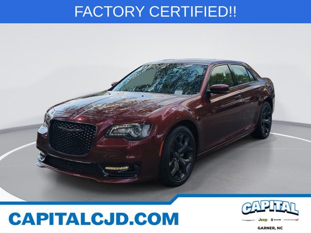 Velvet Red Pearlcoat 2023 Chrysler 300 Sedan Rear-Wheel Drive 8-Speed Automatic