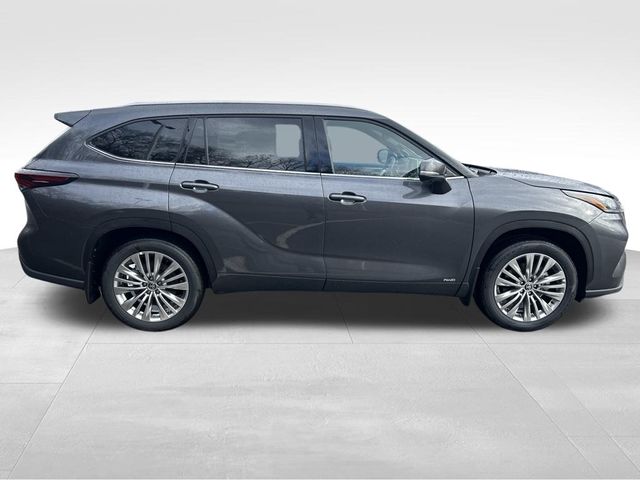 new 2025 Toyota Highlander Hybrid car, priced at $57,546