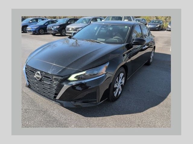 Super Black Clearcoat 2023 Nissan Altima 2.5 S FWD Sedan Front-Wheel Drive Continuously Variable Transmission