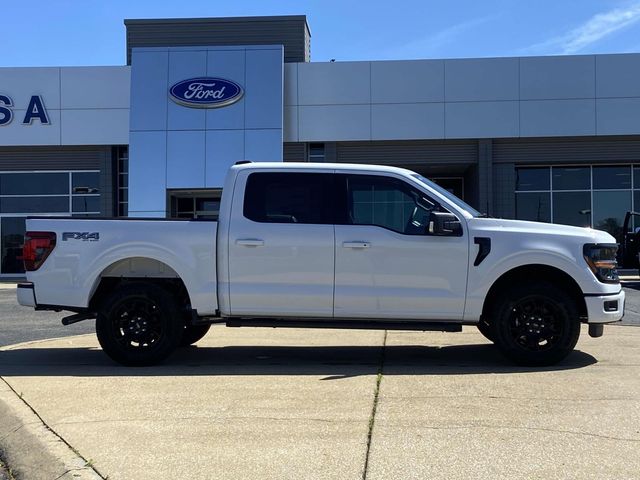 New 2026 White Ford XLT image 2