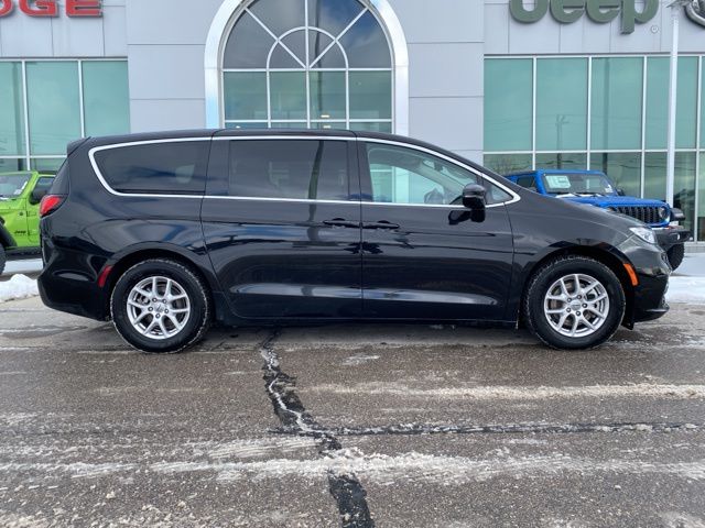 2024 Chrysler Pacifica Touring L - Diamond Black Crystal Pearlcoat exterior view 4