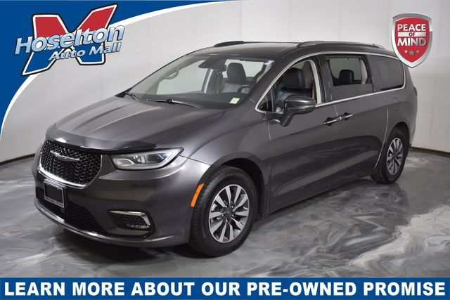 Gray (Granite Crystal Metallic Clearcoat) 2021 Chrysler Pacifica Touring L FWD Minivan Front-Wheel Drive 9-Speed Automatic