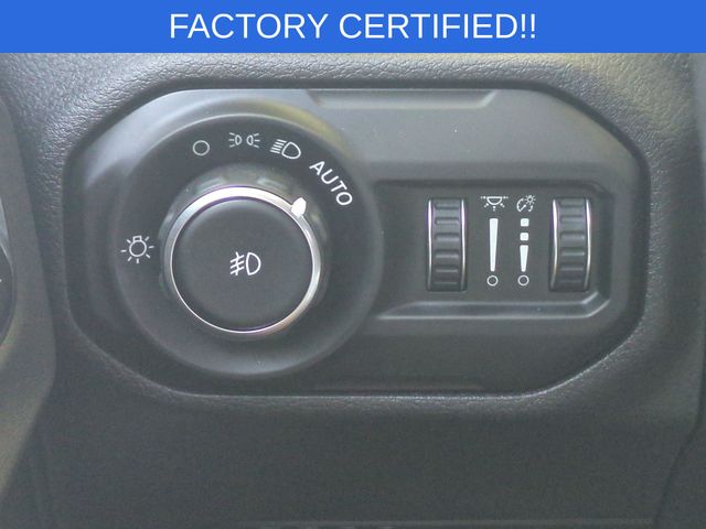 Used 2021 White Jeep Unlimited Sahara image 16