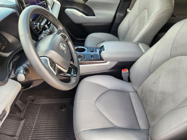 2025 Toyota Highlander Hybrid Platinum  at Gullo Toyota