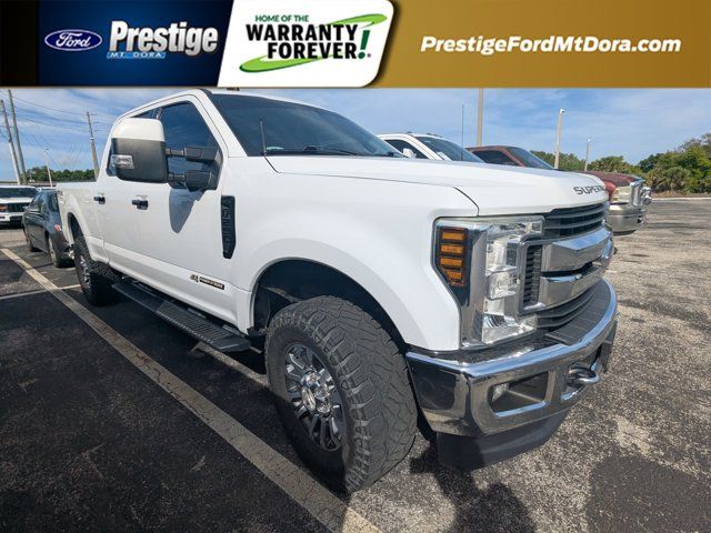 Oxford White 2019 Ford F-250 Super Duty XLT Crew Cab 4WD Pickup Truck Four-Wheel Drive 6-Speed Automatic