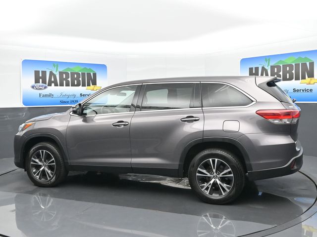 2019 Toyota Highlander LE photo