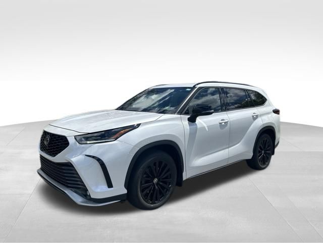 used 2023 Toyota Highlander car, priced at $39,799