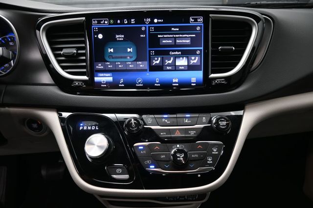Used 2024 Chrysler Pacifica Van