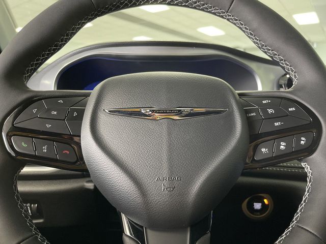 2025 Chrysler Pacifica Limited photo