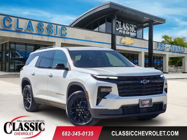 White (Iridescent Pearl Tricoat) 2025 Chevrolet Traverse SUV / Crossover Front-Wheel Drive 8-Speed Automatic