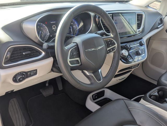 Used 2024 Silver Mist Clearcoat Chrysler Touring L image 2