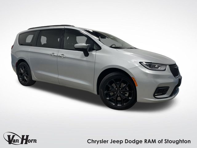 2023 Chrysler Pacifica Touring L photo