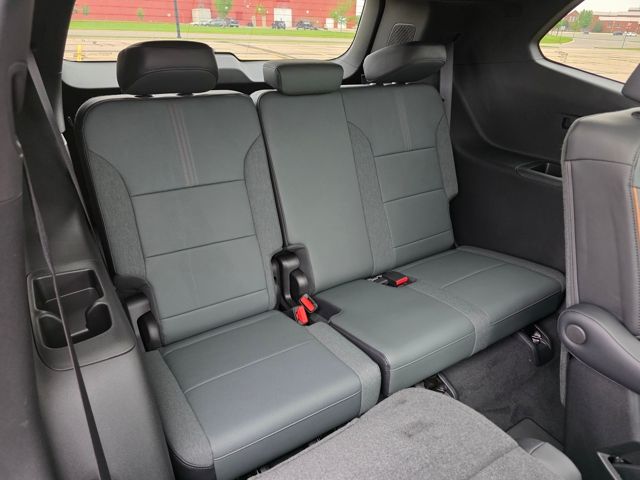 2025 GMC Acadia AWD AT4