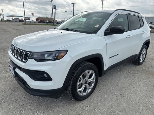 Bright White Clearcoat 2025 Jeep Compass Latitude 4WD SUV / Crossover Four-Wheel Drive 8-Speed Automatic
