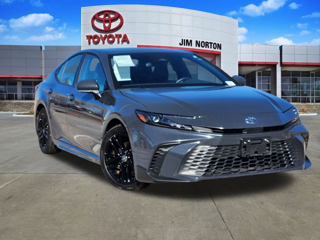2025 Toyota Camry SE's photo