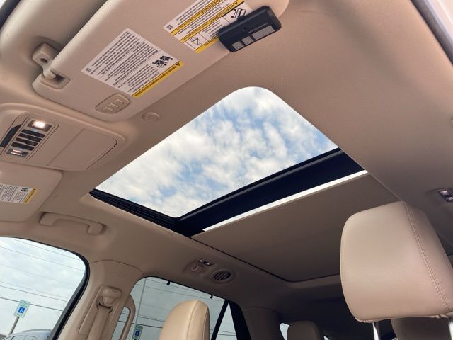2020 Ford Explorer Limited - White Metallic exterior view 17