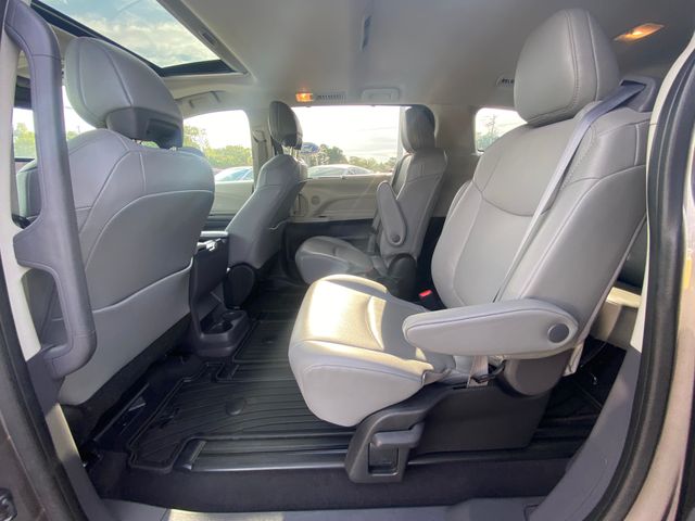 2022 Toyota Sienna XLE 31