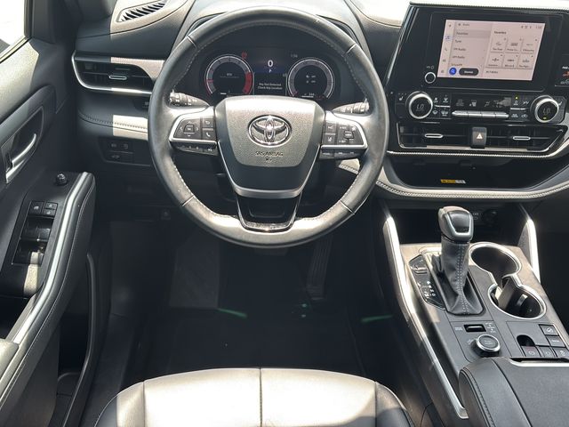 Used 2025 Toyota Highlander SUV