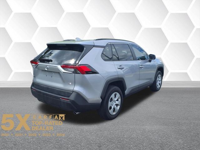 2021 Toyota RAV4 LE photo