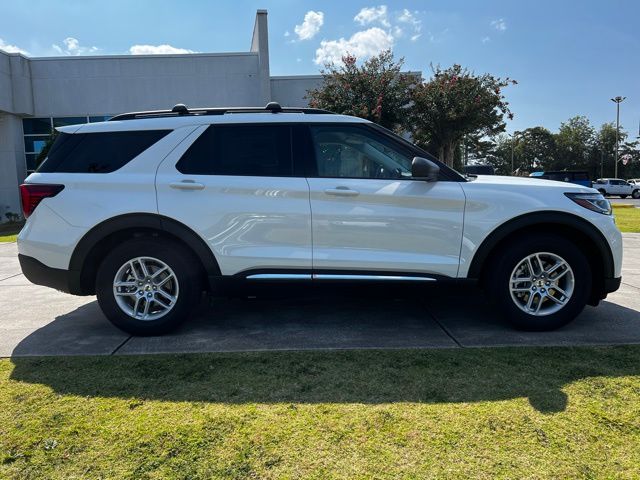 2025 Ford Explorer Active photo