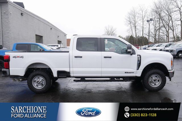 Oxford White 2026 Ford F-250 Super Duty Pickup Truck Four-Wheel Drive Automatic