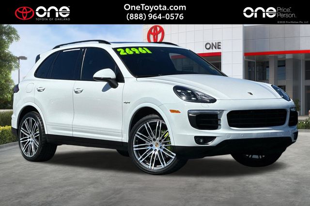 White 2018 Porsche Cayenne S AWD SUV / Crossover All-Wheel Drive 8-Speed Automatic